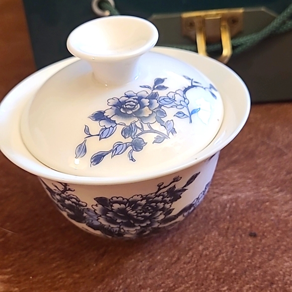 Chinese Mini Ceramic Teapot and Tea Cup Set in Box - Picture 6 of 9